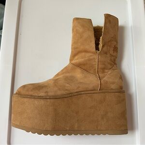 Size 11 Dolls Kill Darker Wavs suede fleece lined platform winter boots